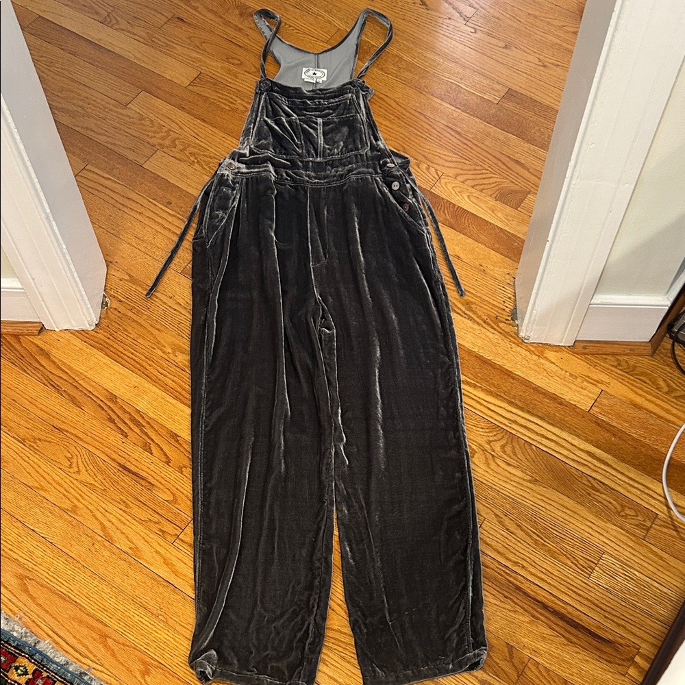 Elegant Velvet Jumpsuit in Charcoal Gray